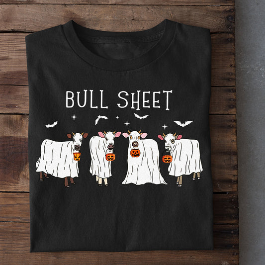 Halloween Cow T-shirt, Bull Sheet Cows Holding Pumpkin Light, Halloween Gift For Cow Lovers, Cow Farmers, Farmer Gifts